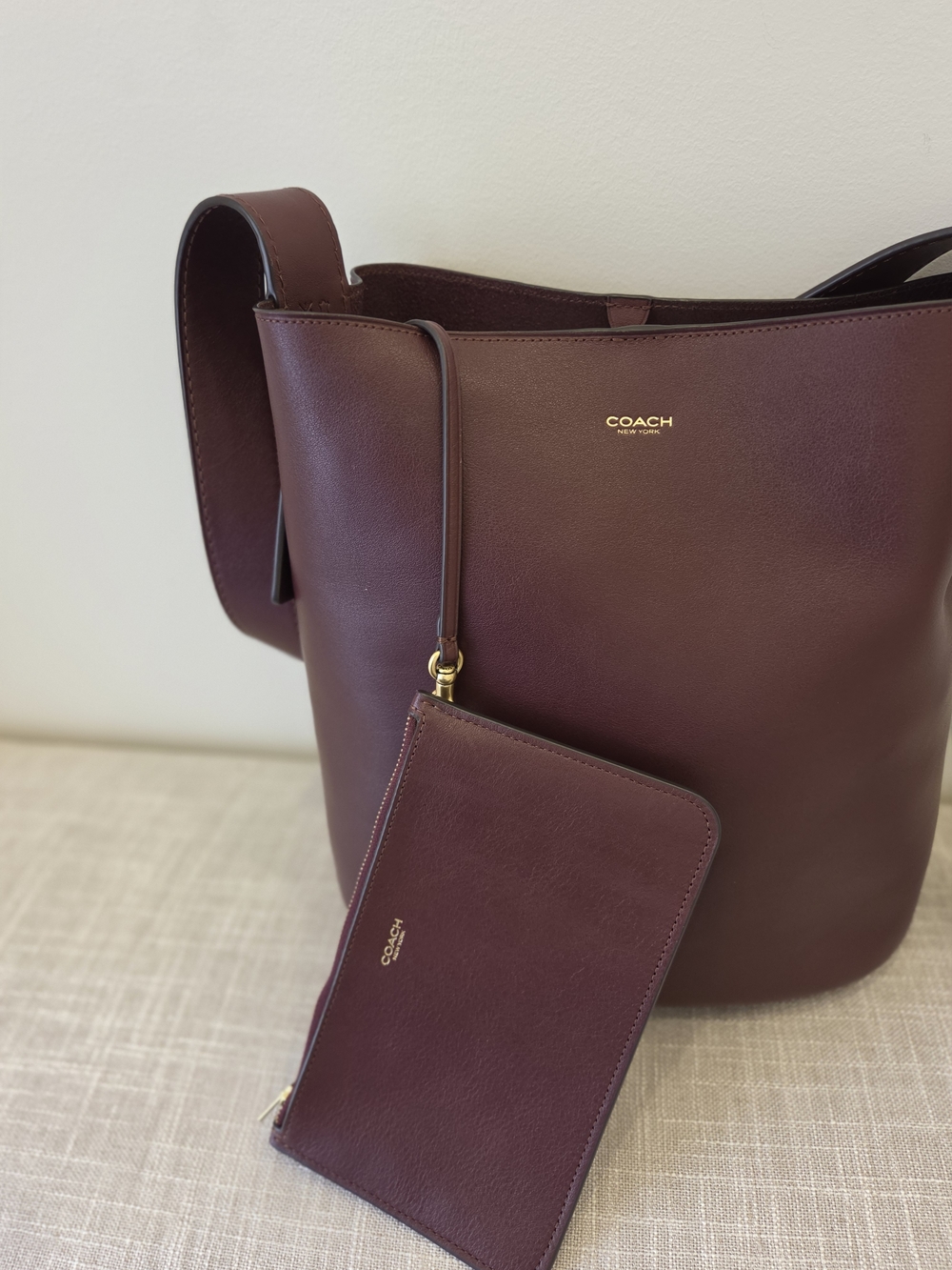 Coach Leather Bucket Bag in Burgundy - Picture 2 of 8